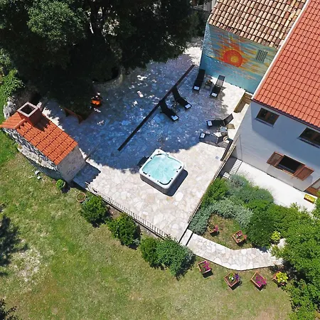 Holiday Ana's Paradise - Three Bedroom Holiday With Hot Tub And Terrace Vakantiehuis Mlini