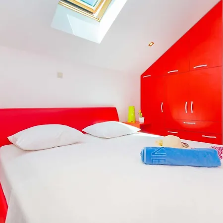 Vakantiehuis Holiday Ana's Paradise - Three Bedroom Holiday With Hot Tub And Terrace