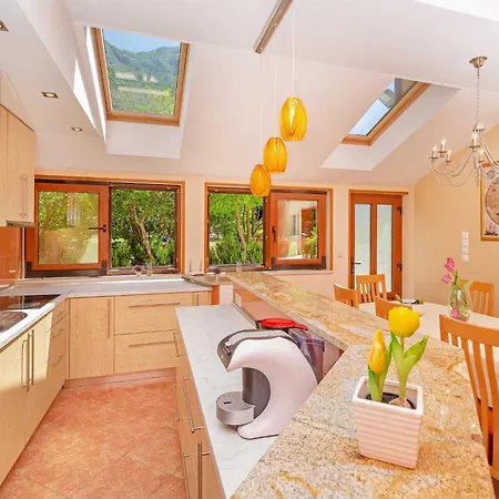 Vakantiehuis Holiday Ana's Paradise - Three Bedroom Holiday With Hot Tub And Terrace Mlini