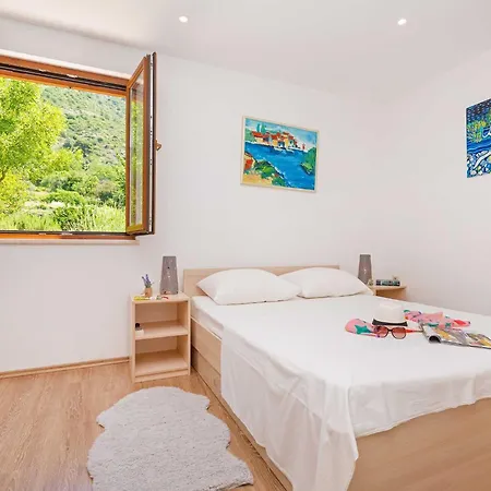 Holiday Ana's Paradise - Three Bedroom Holiday With Hot Tub And Terrace Mlini