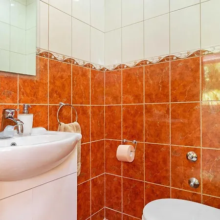 Vakantiehuis Holiday Ana's Paradise - Three Bedroom Holiday With Hot Tub And Terrace