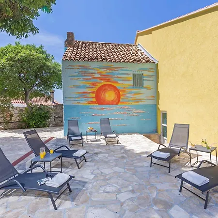 Holiday Ana's Paradise - Three Bedroom Holiday With Hot Tub And Terrace Vakantiehuis *