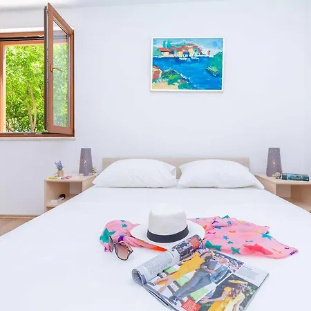 Vakantiehuis Holiday Ana's Paradise - Three Bedroom Holiday With Hot Tub And Terrace *