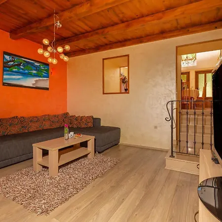 Holiday Ana's Paradise - Three Bedroom Holiday With Hot Tub And Terrace Vakantiehuis Mlini