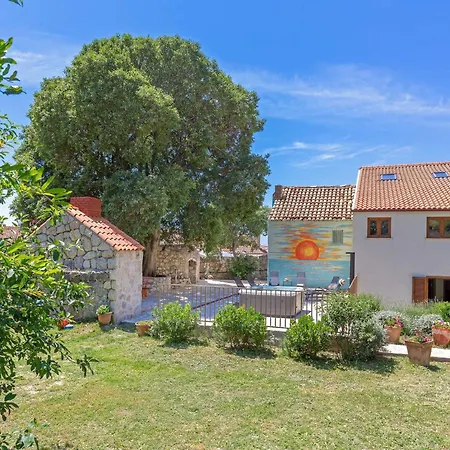 Holiday Ana's Paradise - Three Bedroom Holiday With Hot Tub And Terrace Vakantiehuis Mlini