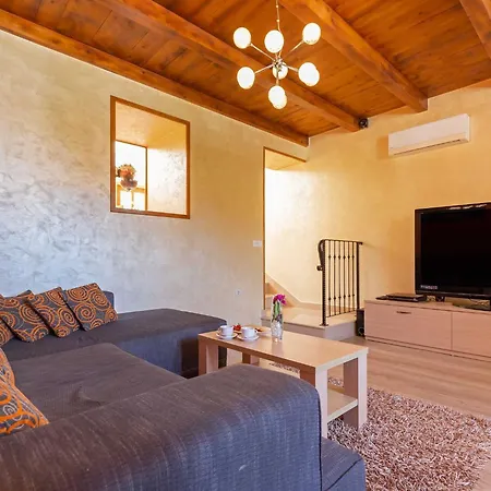 Holiday Ana's Paradise - Three Bedroom Holiday With Hot Tub And Terrace Vakantiehuis