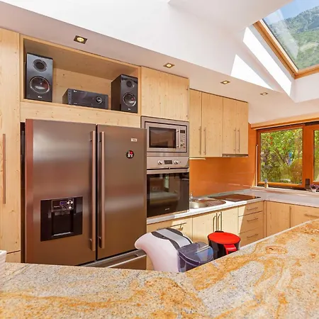 Vakantiehuis Holiday Ana's Paradise - Three Bedroom Holiday With Hot Tub And Terrace Mlini