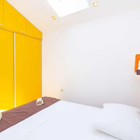 Holiday Ana's Paradise - Three Bedroom Holiday With Hot Tub And Terrace *