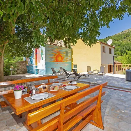 Holiday Ana's Paradise - Three Bedroom Holiday With Hot Tub And Terrace *
