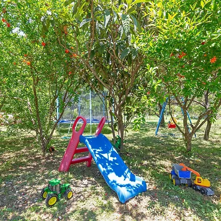 Holiday Ana's Paradise - Three Bedroom Holiday With Hot Tub And Terrace Vakantiehuis